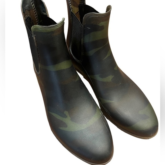 J. Crew Camo Chelsea Rain Ankle Boots Green/Black Waterproof Sz 9 - Picture 2 of 9